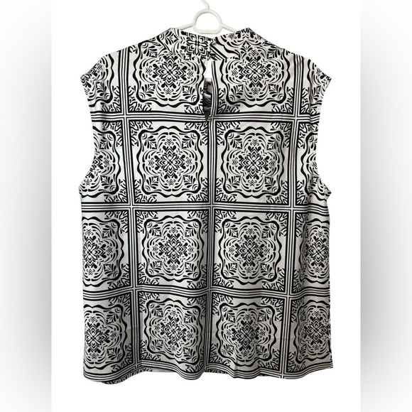 Loft Black and White Patterned Sleeveless Top NWOT - Picture 2 of 6